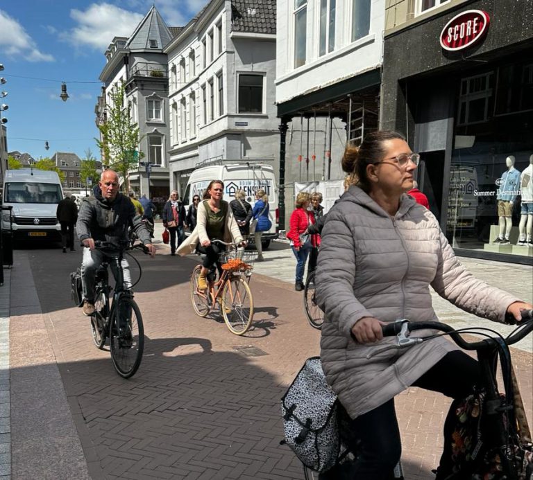 Overlast in winkelstraat Den Bosch door fietsers