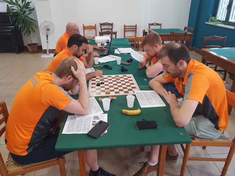 Nederlands damteam aan zet op WK in Curaçao