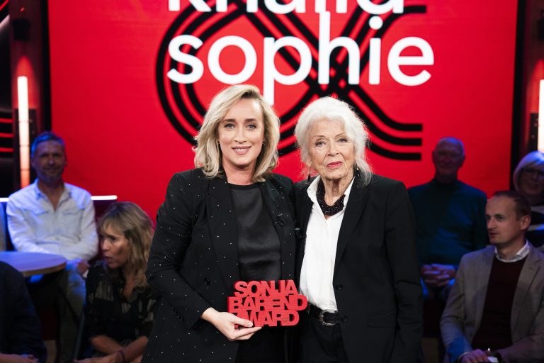 Eva Jinek wint de Sonja Barend Award