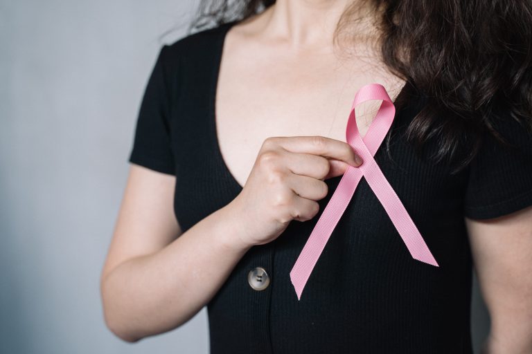 Nieuwe Pink Ribbon Armband: “Door het hele land meer aandacht voor borstkanker”