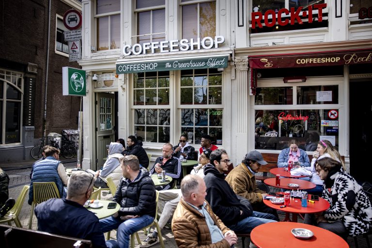 Experimenten met coffeeshops in enkele gemeenten van start