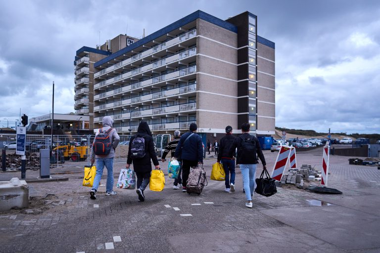 Gemeenten krijgen verzoek per direct statushouders te huisvesten: ‘Moeten terug naar normale situatie’