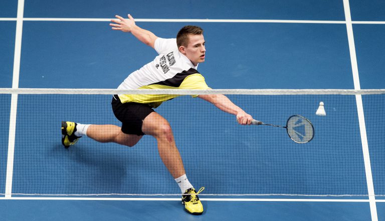 Studentenhuisachtige taferelen binnen het badminton