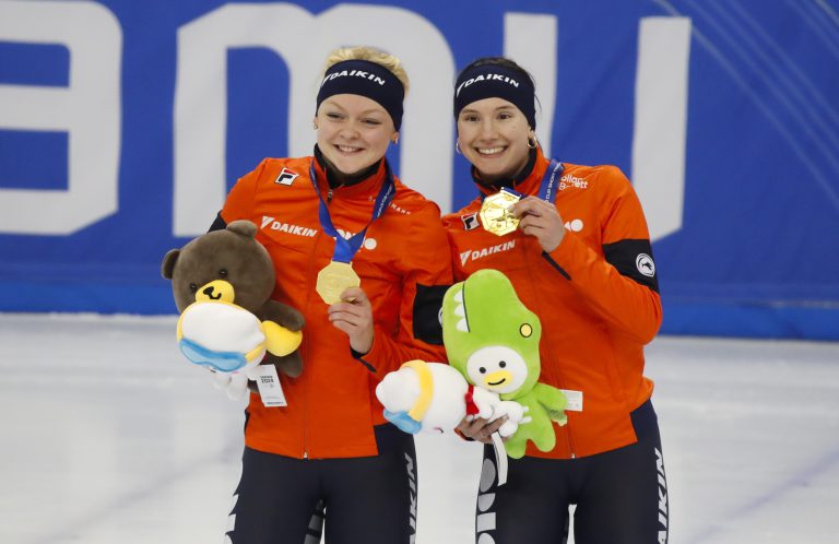 Fotofinish verandert niks: Velzeboer en Poutsma allebei goud op de 500 meter