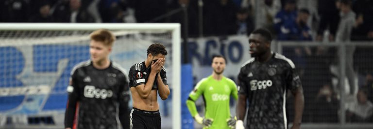 Ajax leidt nederlaag na onstuimige confrontatie met Marseille