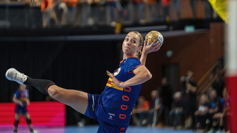 Vliegende start: Handbalvrouwen beginnen WK met ruime overwinning