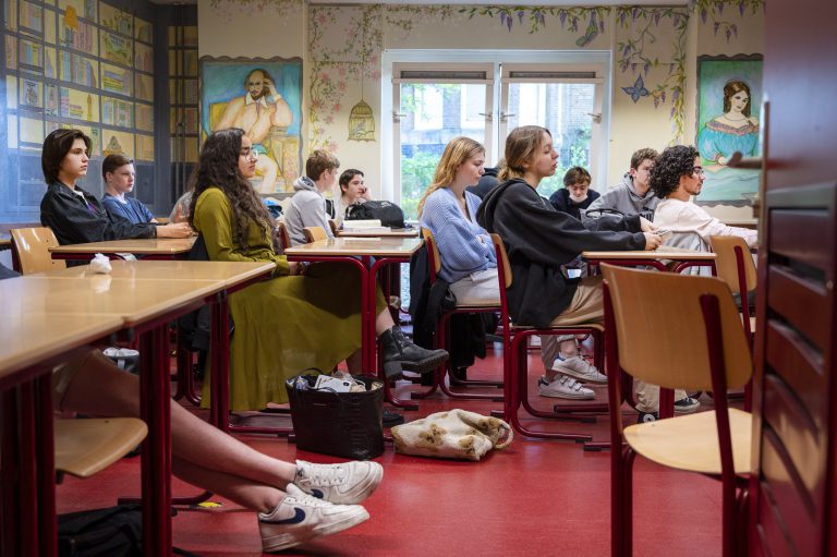 Het ministerie komt met een plan en wetvoorstel om aantal schoolverlaters te verminderen