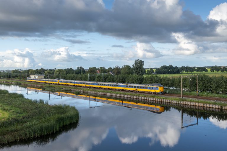 1400 kilometer aan spoordijken niet stevig genoeg: ‘zorg voor later’