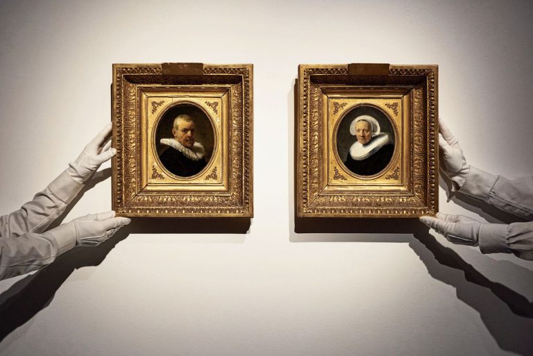 Het Rijksmuseum verwelkomt de twee kleinste portretten van Rembrandt