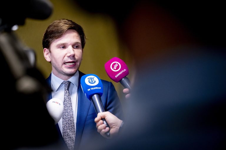 Complete FvD-fractie geschorst om verborgen houden nevenfuncties