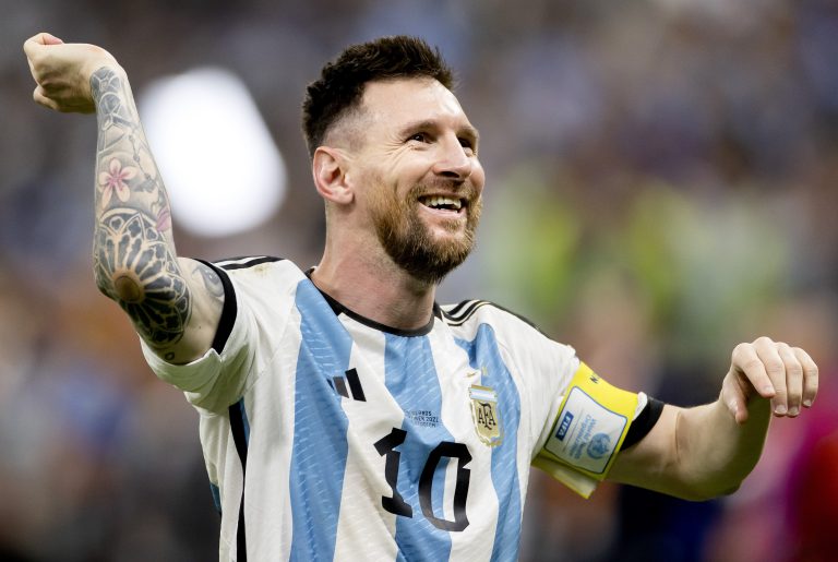 Voetbalwereld fronst wenkbrauwen bij winst Messi 