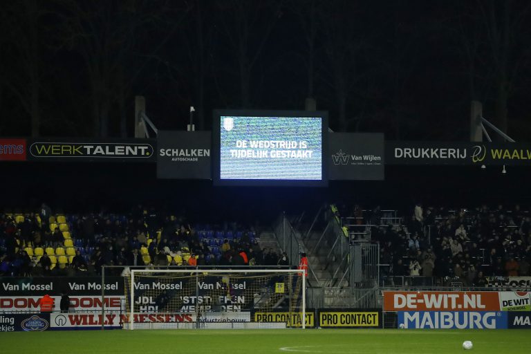 Eredivisie hervat met tijdelijke staking en vrieskou: ‘De ijspegels hangen aan je neus’