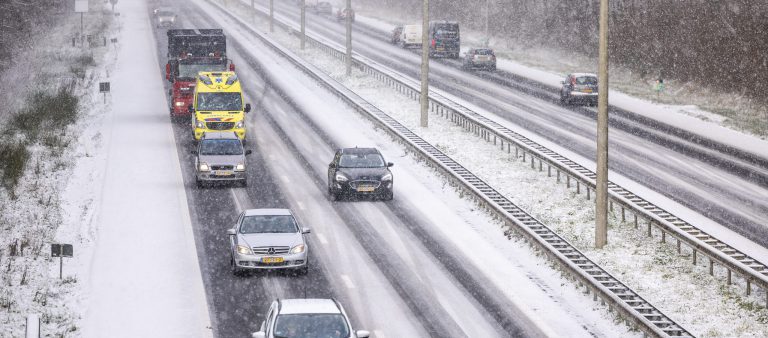 Plaatselijk tientallen centimeters sneeuw, toch geen code oranje in Limburg