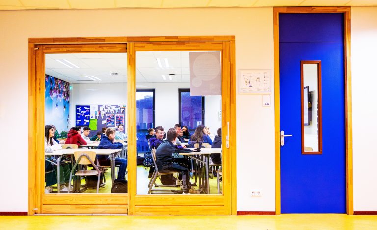 Docenten maken vaak hun eigen leermateriaal vanwege slechte alternatieven. 