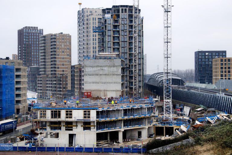 Meer huizen bouwen met minder grondstoffen. Is dat wel zo makkelijk?