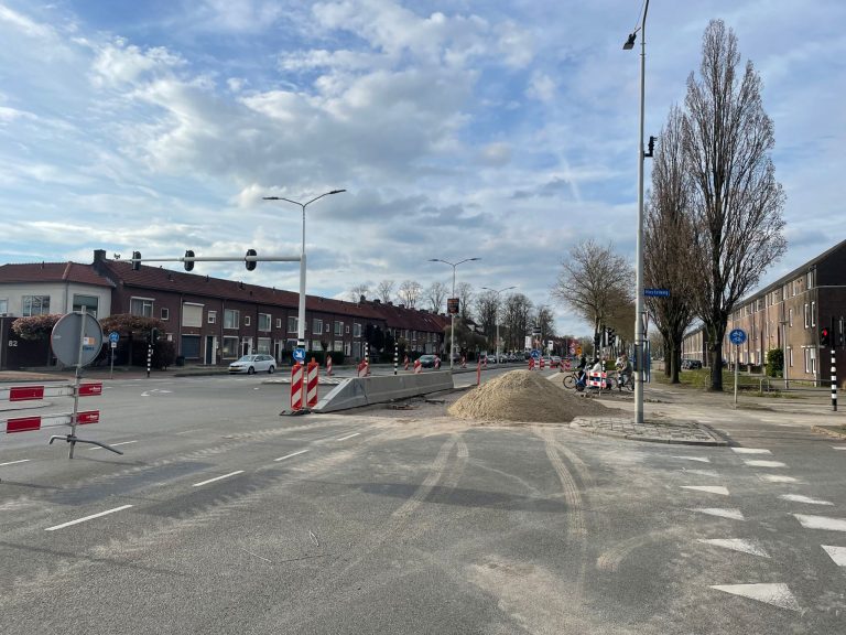 Verkeersmaatregelen vanwege verzakking van rioolput op de ringweg in Eindhoven