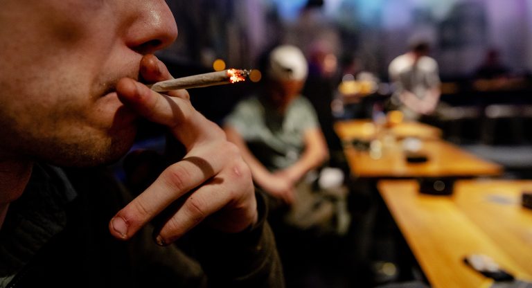 Duitsland legaliseert recreatief cannabisgebruik: dit zijn de regels 