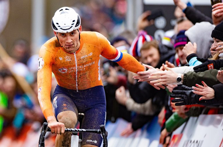 Wielrenner Mathieu van der Poel opnieuw slachtoffer van publieksmisdragingen 