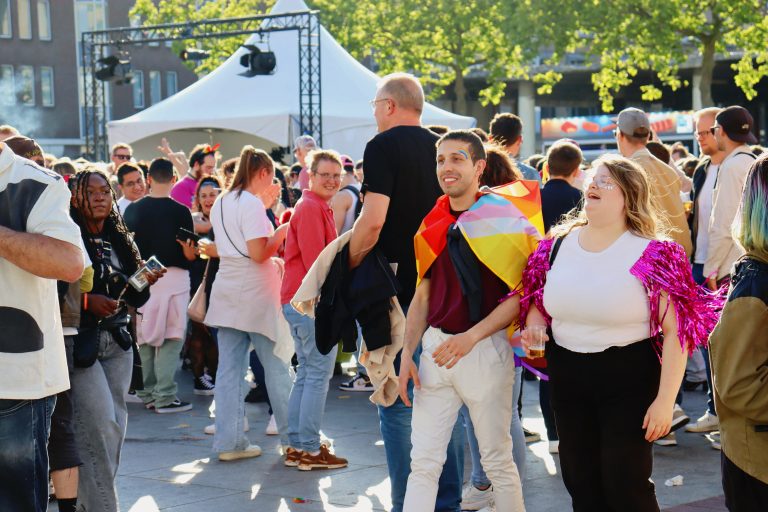 FOTO | Een regenboog aan emoties: Eindhoven Pride door de lens