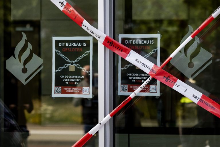 Politiebureaus gaan uit protest opnieuw een dag dicht