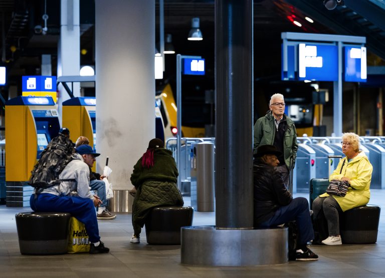 Treinverkeer ontregeld na aanrijding en storingen