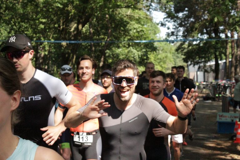 Tilburgse Triatlon populairder dan ooit, maar de deelnemers kunnen dit jaar niet zwemmen