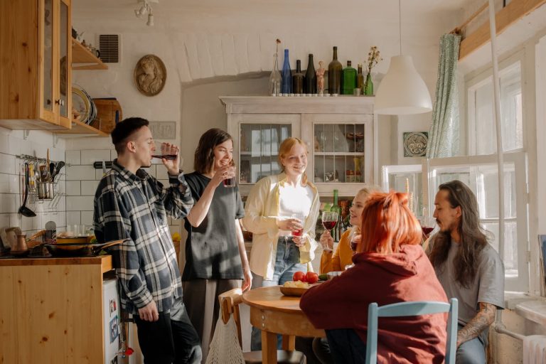 De vragen tijdens de zoektocht naar een studentenkamer: ‘Laat eens zien met welke jongens je het bed al hebt gedeeld’