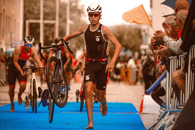 Zwemonderdeel triatlon geschrapt wegens vervuild water, ‘blauwalg zorgt steeds vaker voor problemen’