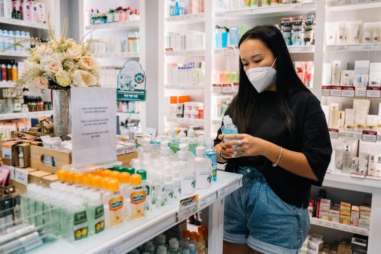 Apotheekmedewerkers staken in Tilburg