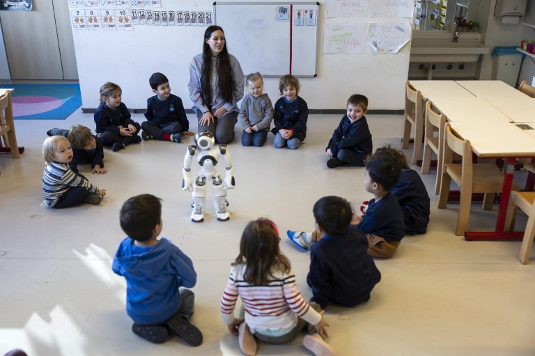 Kabinet investeert tientallen miljoenen in technologieonderwijs: ‘belangrijk dat kinderen dit vroeg leren’