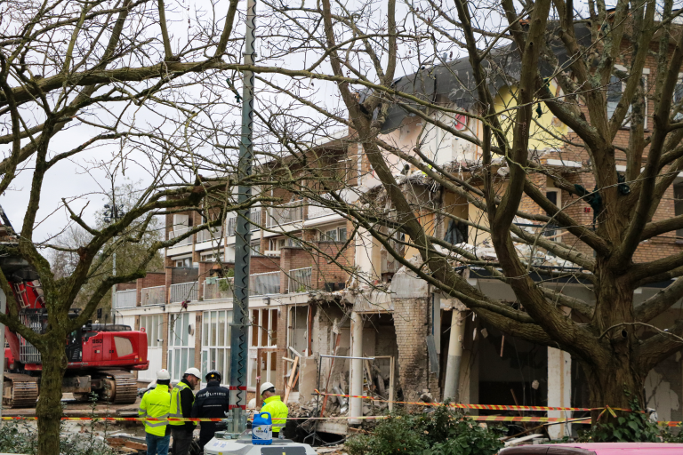 Reportage: Grote schok na explosie in Haagse flat Tarwekamp