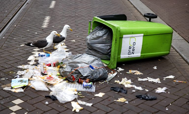 Strenger afvalbeleid in Tilburg: vuilnisbakken blijven staan bij vervuiling