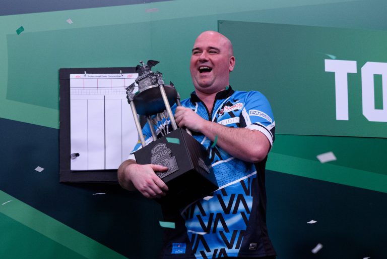 Rob Cross winnaar Dutch Darts Masters: ‘Ik wil er op elk TV-toernooi staan’