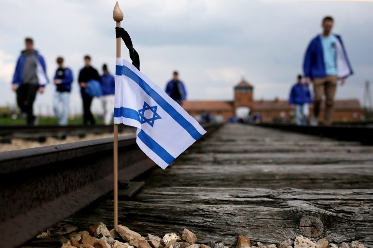 Uitnodiging Netanyahu voor 80 jaar bevrijding Auschwitz: “Verdachten van internationale misdrijven hebben daar niets te zoeken”