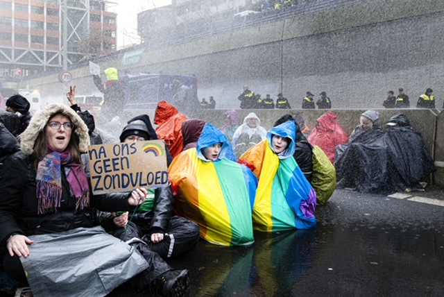 Demonstratierecht van Extinction Rebellion en politiehandhaving in conflict: ‘Angst voor klimaatcrisis is groter dan de angst voor politiegeweld’