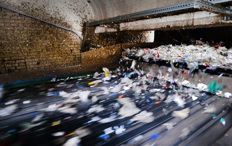 Recycling in Nederland: 27 bedrijven vallen als bosjes om door economische druk. 