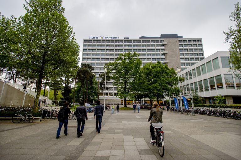 Tilburg University hoeft nog niemand te ontslaan door grote bezuinigingen