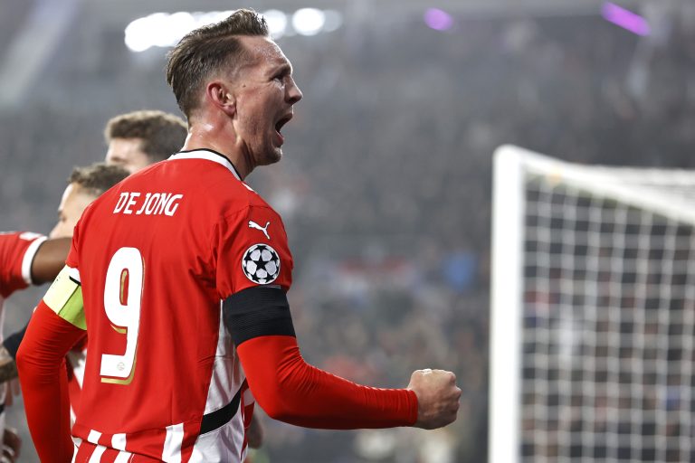 Teruglezen Liveblog: PSV stunt net als Feyenoord in de Champions League