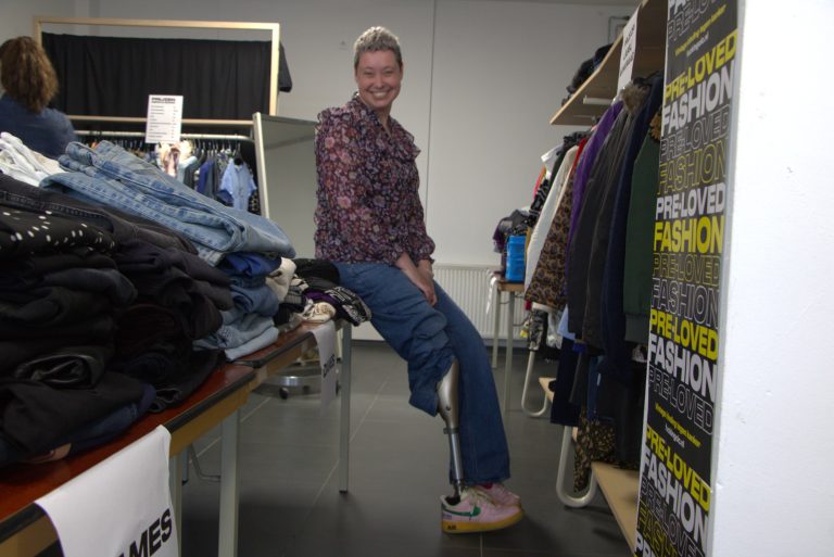 Niki heeft een zeldzame vorm van kanker en opent kleding pop-upstore voor Radboud Oncologie Fonds 