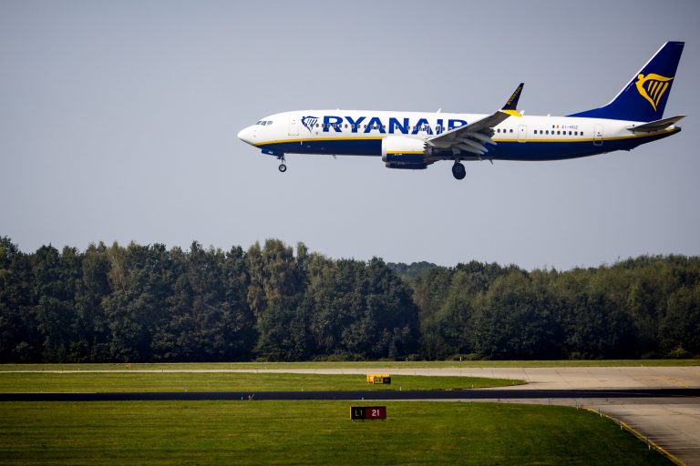 Ryanair vervoerde een recordaantal passagiers, toch kromp de winst. Hoe kan dat?