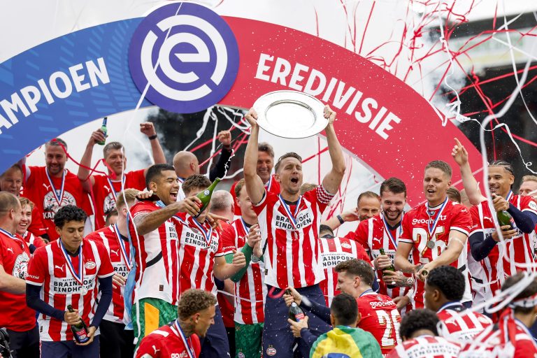 Kampioensstrijd door de ogen van supporters: “De afwisseling maakte het enorm spannend” 