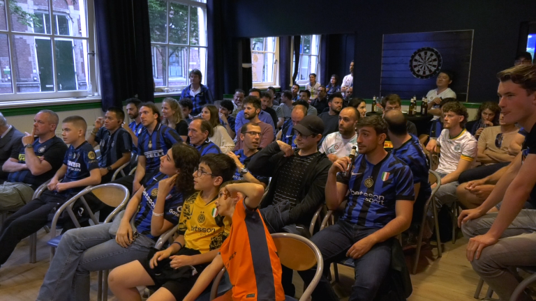 Nederlandse Inter-fans kijken samen Champions League finale: “Een stukje Italiaanse cultuur in Den Haag”