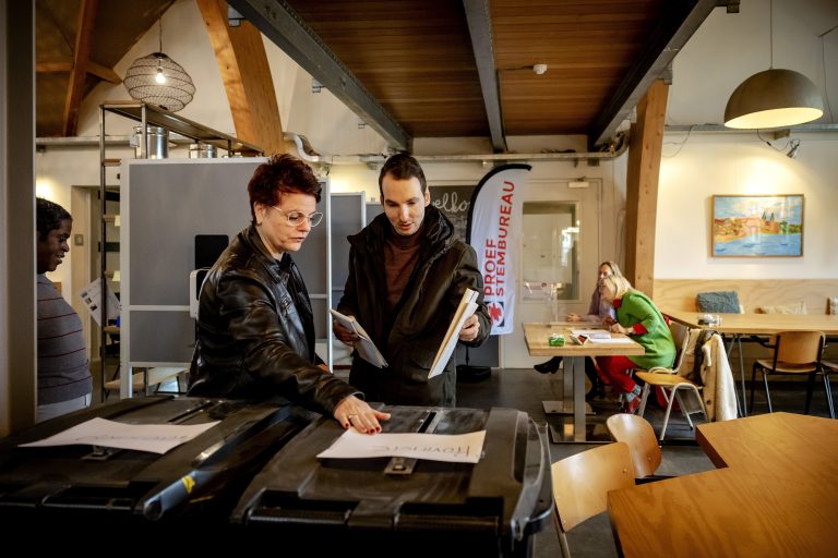 Stichting Prokkel wil meer mensen met een verstandelijke beperking als stembureaulid: ‘Meer inclusie’
