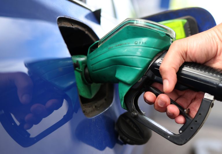 Tijdelijke daling in benzineprijzen: “We weten niet voor hoelang”