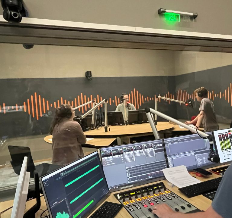 Een terugblik op de Nieuwsmakers in EyDaily Wrapped – luister de podcast hier